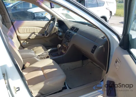 1995 Nissan Maxima Gle/Gxe/Se z USA, uszkodzony, nr VIN JN1CA21D2ST614124